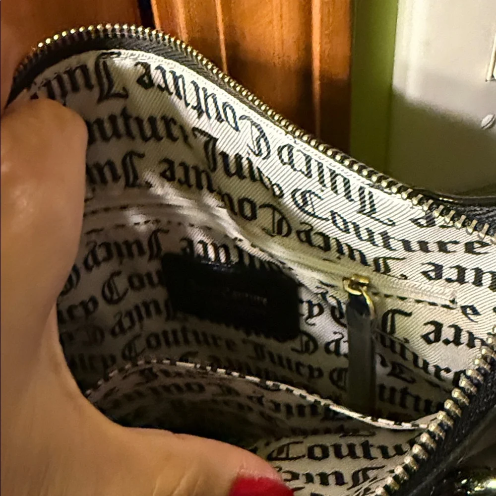 Juicy Couture Elegant Black Crossbody Bag - Picture 3 of 4